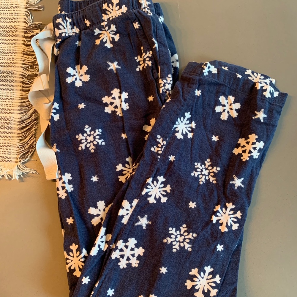 Women’s Snow Flake Pajama Pants
